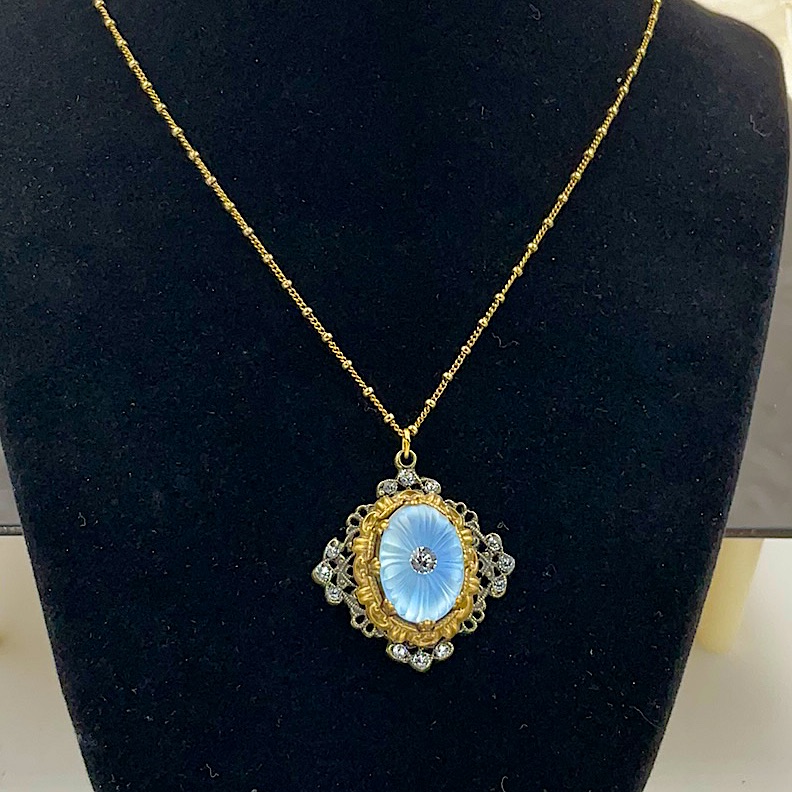 Vtg.Anne Koplik 18” Gold Necklace With Pendant